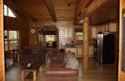Nekoosa Cabin | Stunning Lake Petenwell Log Home Near Sand Valley Golf