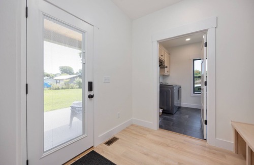 Scottsville Ski Chalet | Stunning modern 2-bedroom Aframe with Barren River lake view near Mammoth Cave