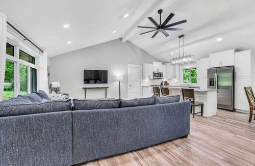 Hendersonville House | Stunning North Nashville Retreat - Visit us at The Bunk House! NEW LISTING