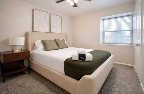 Sherman House | Stunning Stylish 3BR Townhome w/Pool @ A+Location