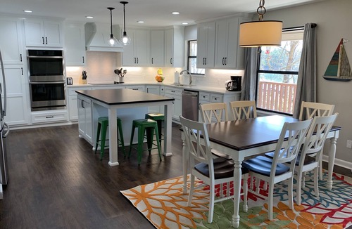 Piney House | Stunning Waterfront Lake Hamilton Views! (With Covered boat stall)