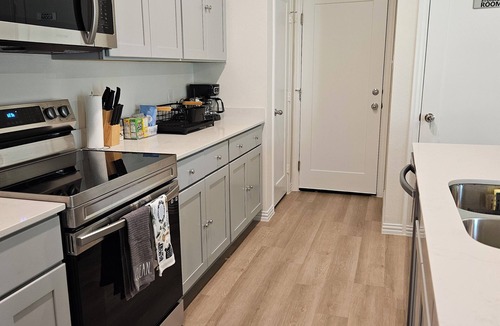 Sherman House | Stylish 4BR Home, perfect for families, professionals, business & group stays.