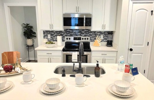 Highlands - Perkins House | Stylish Family Townhouse in Baton Rouge LA- BC1004