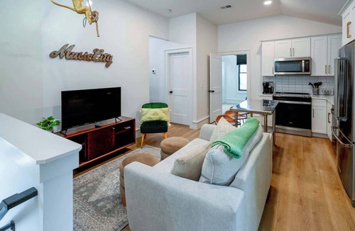 12 South House | Stylish Modern Bungalow in Nashville's 12 South