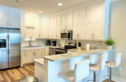 Lake Hamilton Condo | Stylish New Lake Condo with180° Lakefront View- Main Channel, Central Location!