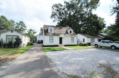 Highlands - Perkins House | Stylish Studio Apartment B! Walk to Lakes & LSU campus! Full Kitchen