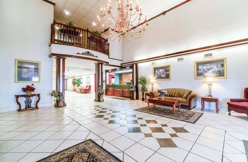 Jonesboro Apartment | Suite - King Bed Accessible Non Smoking