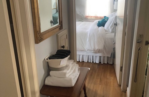 Robbinsdale Bed & Breakfast | Summer cozy & stylish 1 BR bath office for solo traveler in shared home.