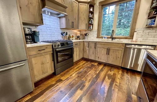 Cle Elum House | Suncadia WellAppointed GameRoom Sleeps 12 FirePit HotTub Fireplace FreeBikes