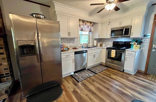 Scottsville House | Sunfish Cove – Pet-Friendly Lakeside Retreat