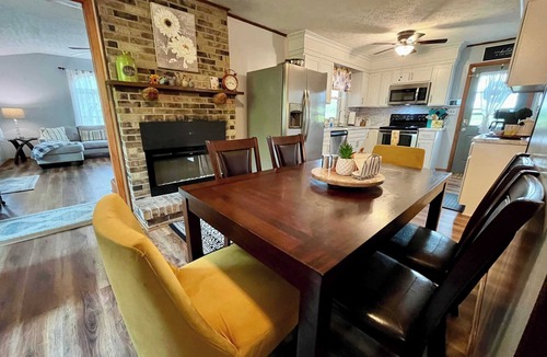 Scottsville House | Sunfish Cove – Pet-Friendly Lakeside Retreat