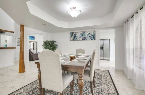 Wellington House | Sunny Oasis/Pool/Top Location/Big Patio/10 ppl