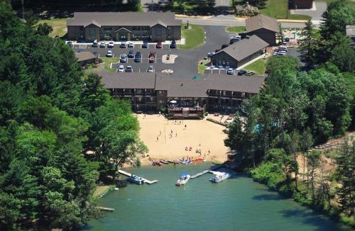 Lake Delton Resort | Sunset Bay Resort & Suites