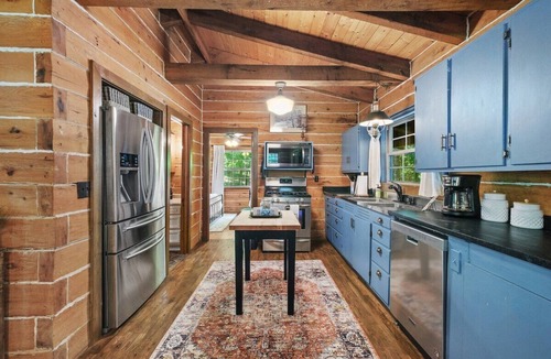 Rogers House | Sunset Cabin - Secluded retreat on Beaver Lake