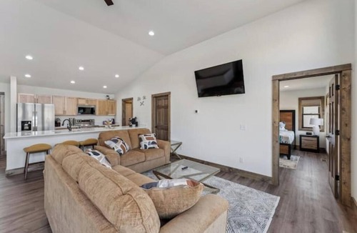 New Lisbon House | Sunset Lakefront with Kayaks & Firepit Fun