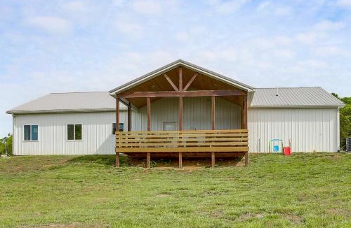 Hartsville House | Sunset Soaks & Family Fun: Rural Tennessee Retreat