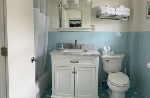 Ocracoke Cabin | 'Sunset Suite' Bluff Shoal Motel Room 4