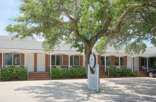 Ocracoke Cabin | 'Sunset Suite' Bluff Shoal Motel Room 4