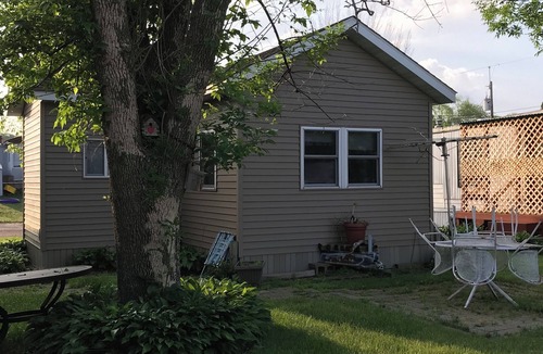 Vernon County House | Sunset Waters: Serene Retreat on the Mississippi River Shoreline Fisher Friendly