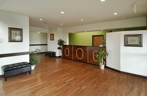 Bowling Green Hotel | Super 8 by Wyndham Bowling Green North