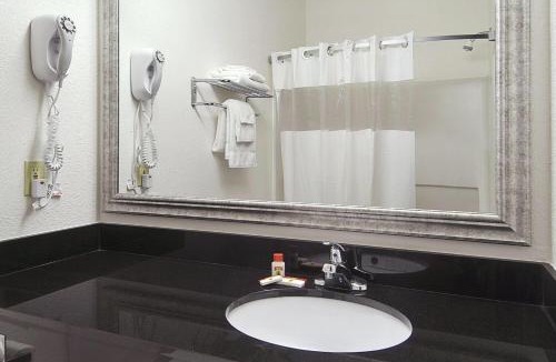 Bowling Green Hotel | Super 8 by Wyndham Bowling Green North