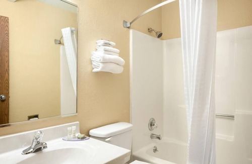 Burlington Hotel | Super 8 by Wyndham Burlington