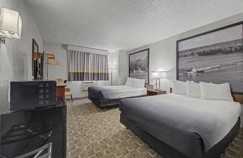 Dubuque Hotel | Super 8 by Wyndham Dubuque