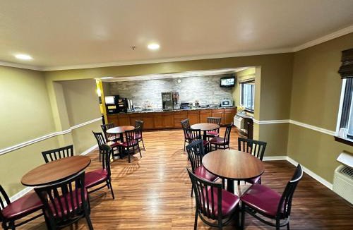 Eau Claire Hotel | Super 8 by Wyndham Eau Claire WI