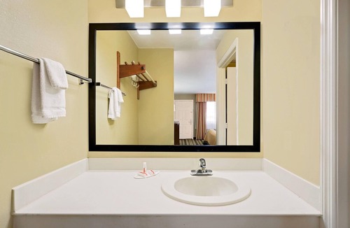 Hermitage Hotel | Super 8 by Wyndham Hermitage Nashville