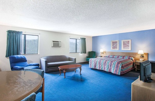 Hot Springs Hotel | Super 8 by Wyndham Hot Springs
