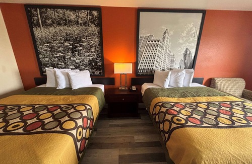 Mitchell Hotel | Super 8 by Wyndham Pontoon Beach IL/St. Louis MO Area