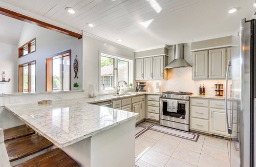 Bella Vista House | Swim & Boat Docks: Lakefront Gem in Bella Vista!