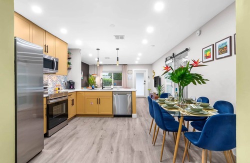 South Middle River House | Swim, Dine & Relax - Your own private paradise