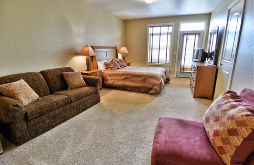 Birchwood Condo | T431B Beautiful Efficiency condo at Tagalong Golf Resort on Red Cedar Lake