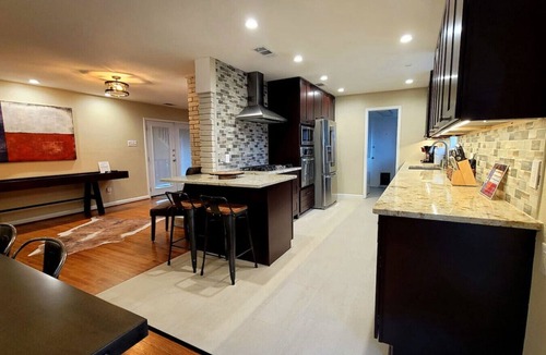 White Rock Hills House | Texas Experience Near Downtown