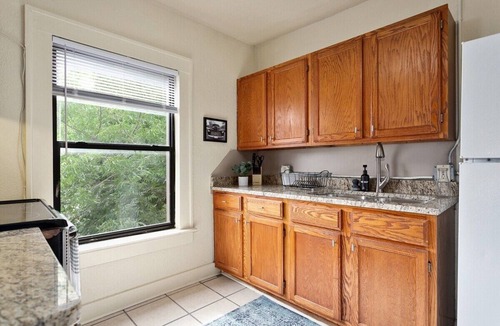 Fayetteville Apartment | The 1925 - Monthly Rental - Walk Everywhere!