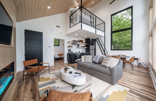 Hot Springs Cabin | The Beaver Cabin- In the Trees Resort