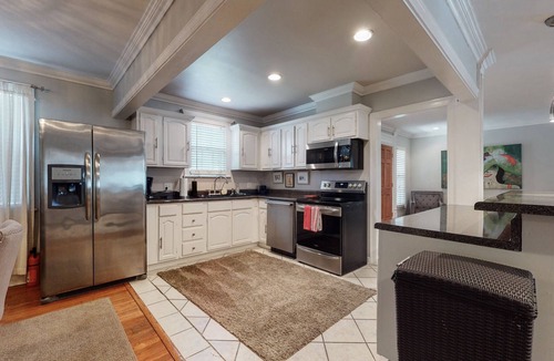 Green Hills House | The Beverly Hills of Nashville, Close to it all! No stairs and a pool table