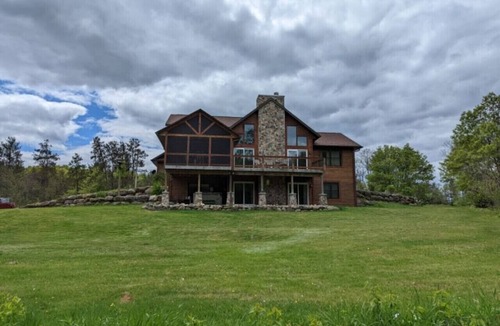Necedah Cabin | The Cabin at The Land of the Yellow River Rentals