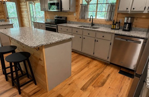 Oxford Cabin | The Cabin Down Below. Luxury retreat Near Oxford & Sardis Lake. NEW Listing!