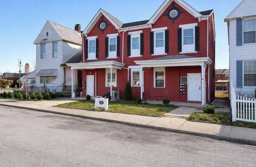 Evansville Apartment | The Cardinal 810 D -3BR-1BA Apt