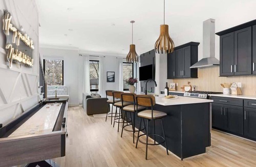 Eighth Avenue House | The Chorus- Rooftop Lounge + 1.5 miles to Broadway!