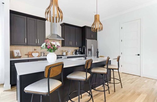 Eighth Avenue House | The Chorus & The Duet - Mins from Downtown!