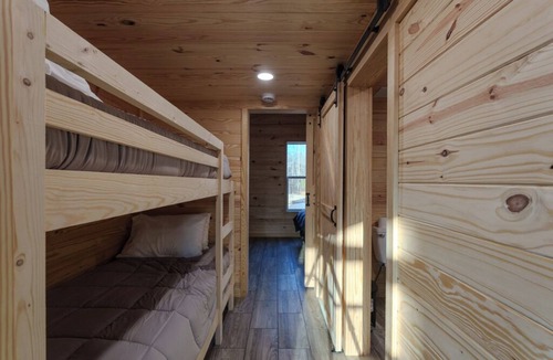 Lutts Cabin | The Creek Camp Cabins & RV Hookups in Savannah,TN - 4 minute ride to Dry Creek.