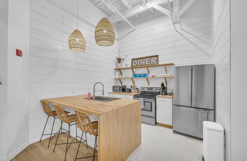 Athens Apartment | The Dawg Walk Downtown