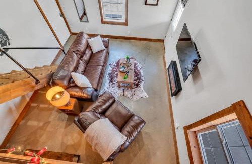 Goodlettsville House | The Den at J-Barn - Secluded Retreat