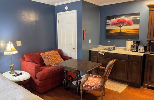 Camden Apartment | The Dolly Parton Fan Studio