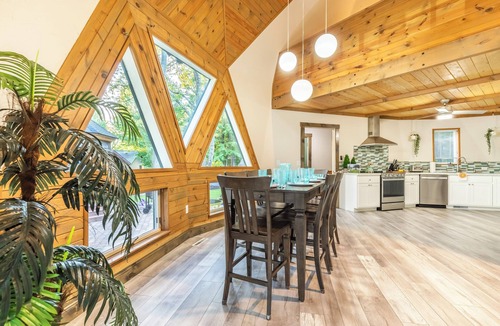 Holcombe House | The Dome Home on Lake Holcombe!