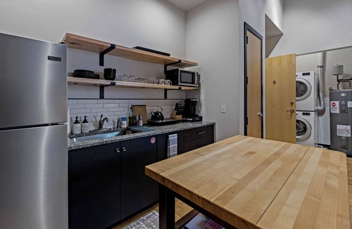 Effingham Apartment | The Exchange. Cozy Studio., XCHNG Studio