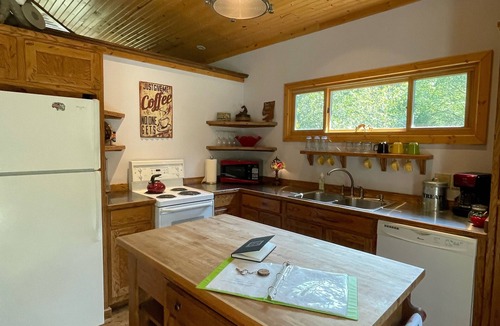Eureka Springs House | The Fairy Hut @ Iris Hill Glamping
